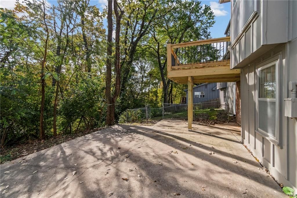 523 Lancelot Drive — photo 35