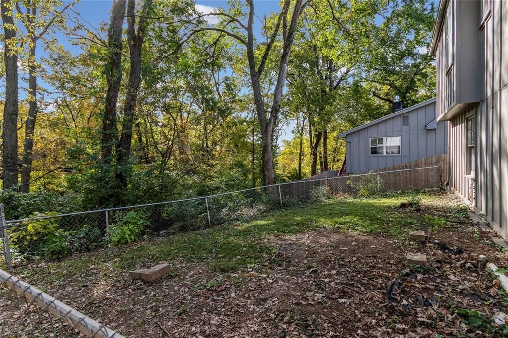 523 Lancelot Drive — photo 37