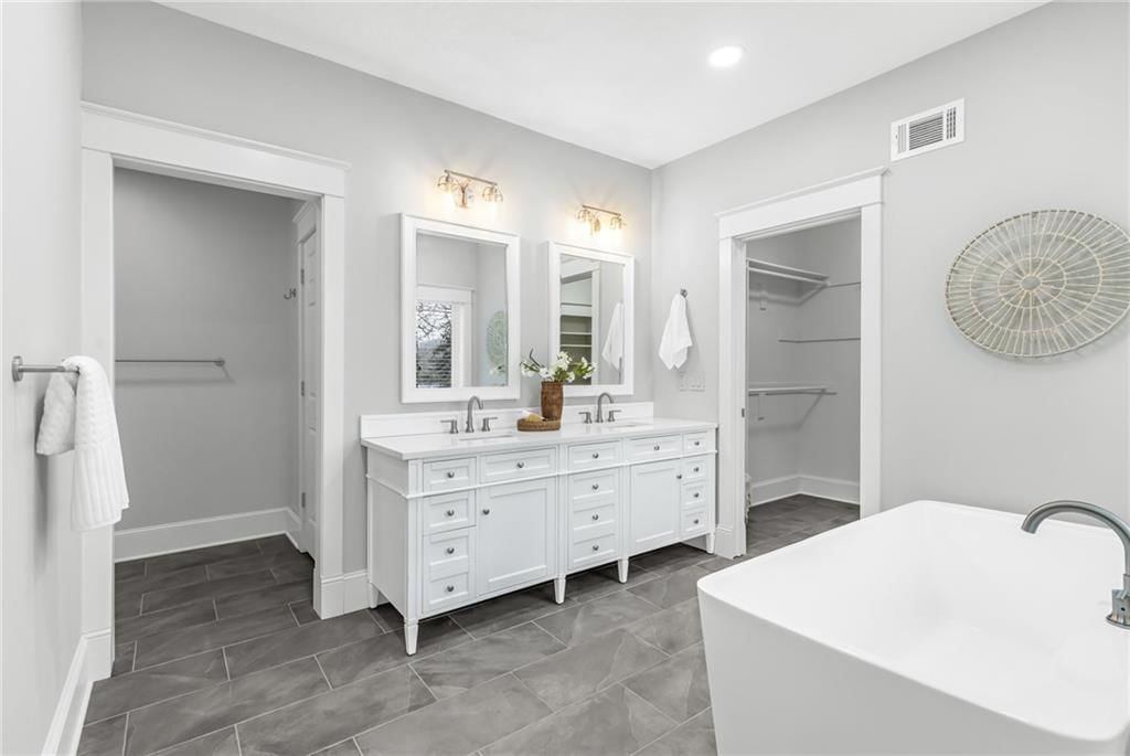 8111 NW Hillside Drive — photo 20