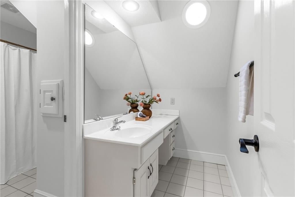 8111 NW Hillside Drive — photo 31