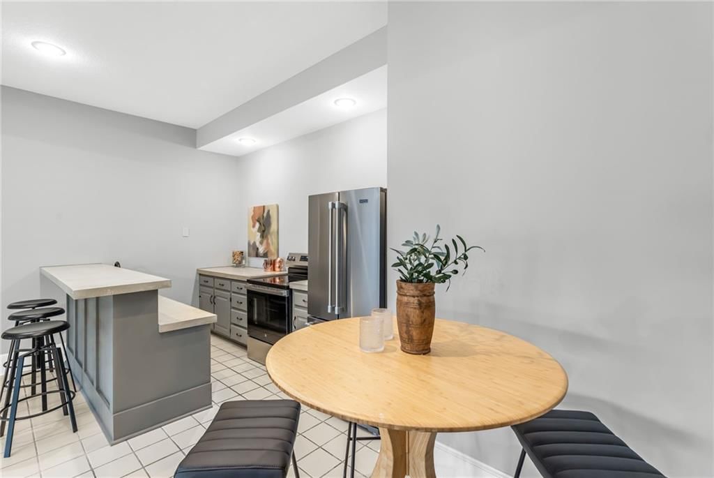 8111 NW Hillside Drive — photo 33