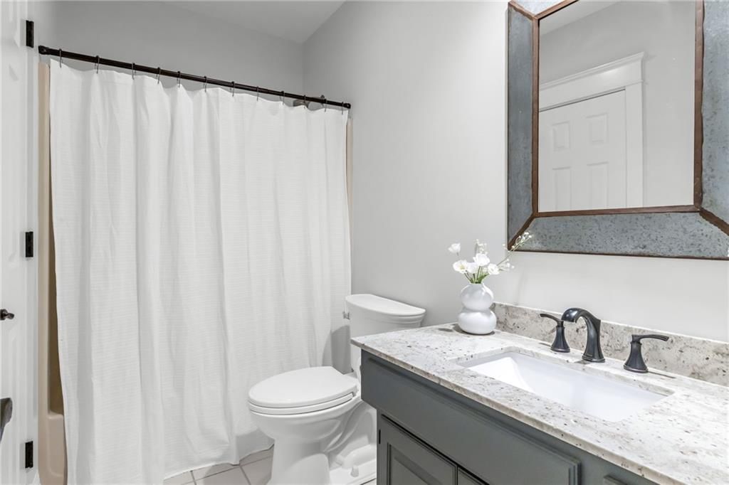 8111 NW Hillside Drive — photo 41