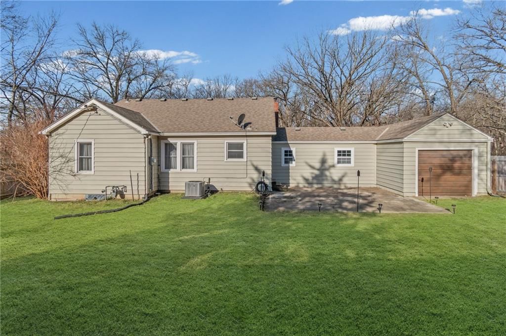 4919 N Troost Avenue — photo 24