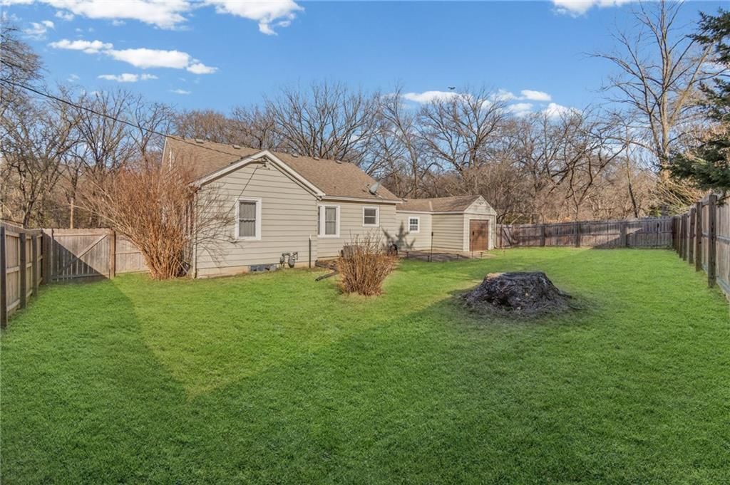 4919 N Troost Avenue — photo 26