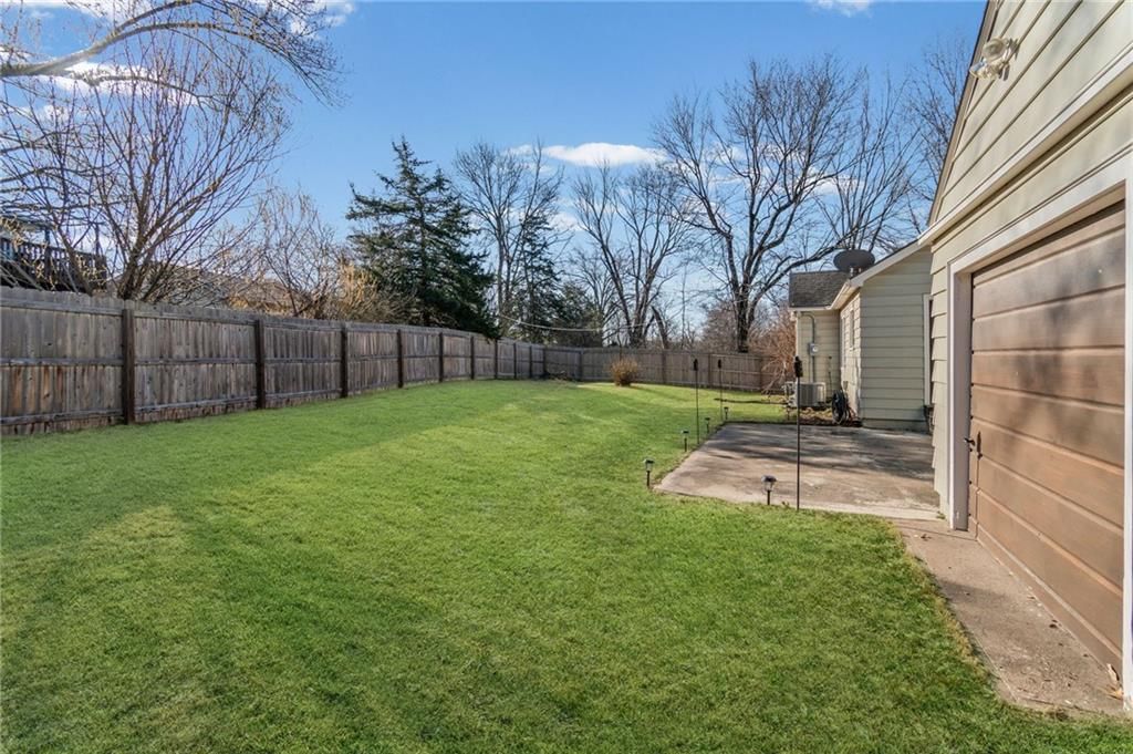 4919 N Troost Avenue — photo 28