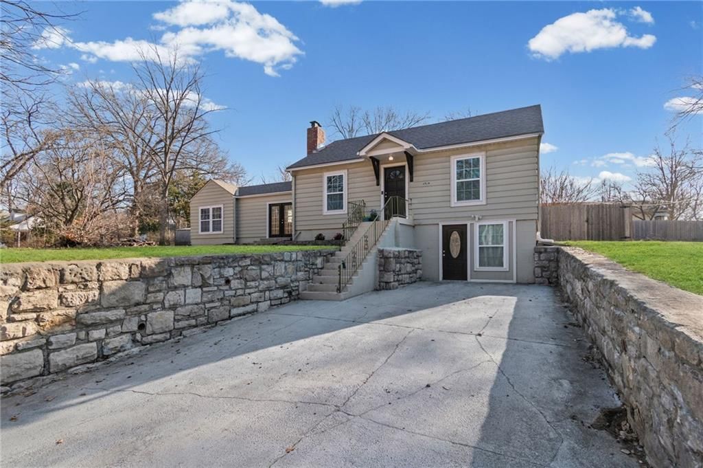 4919 N Troost Avenue — photo 30