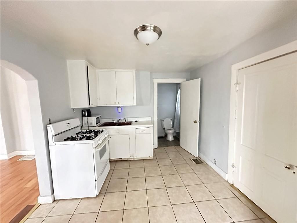 208 S Washington Street — photo 15