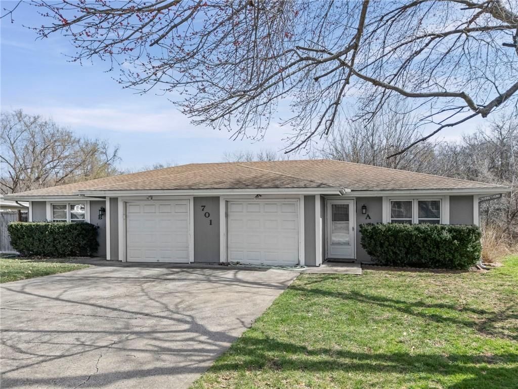 701 NE Banner Drive — photo 2