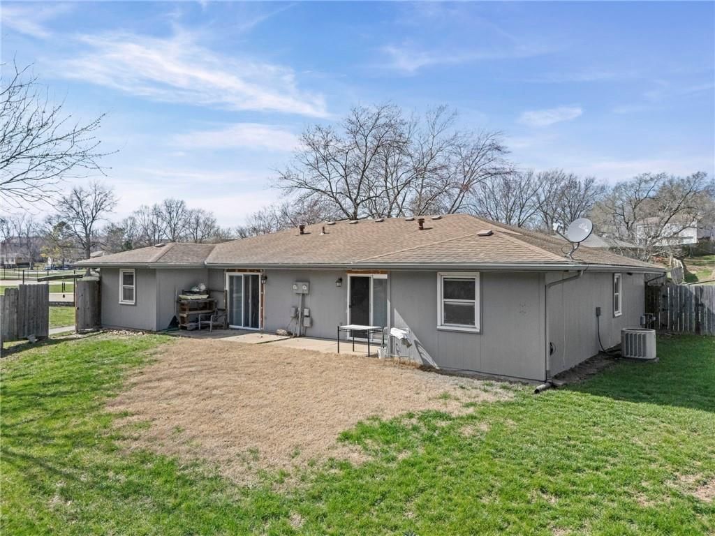 701 NE Banner Drive — photo 19