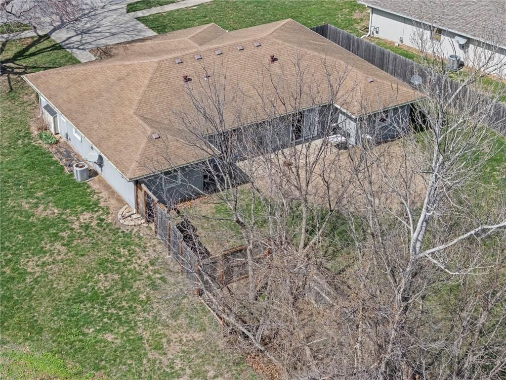 701 NE Banner Drive — photo 21