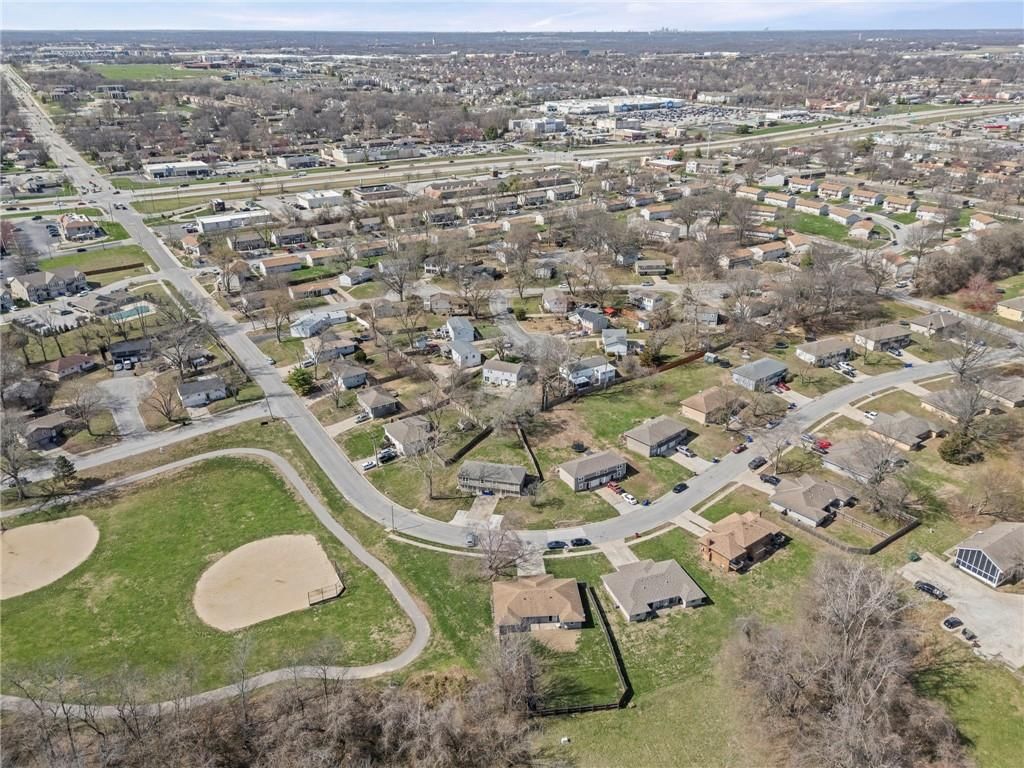 701 NE Banner Drive — photo 25
