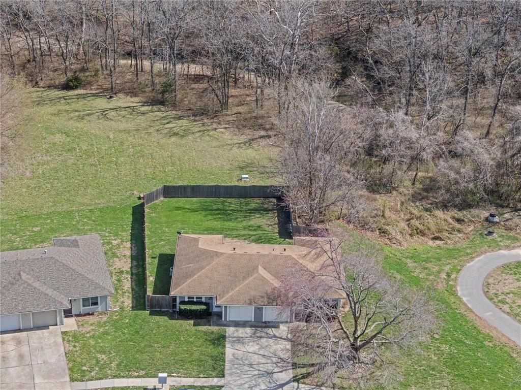 701 NE Banner Drive — photo 31