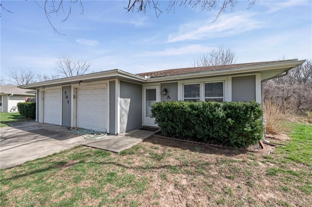 701 NE Banner Drive — photo 37