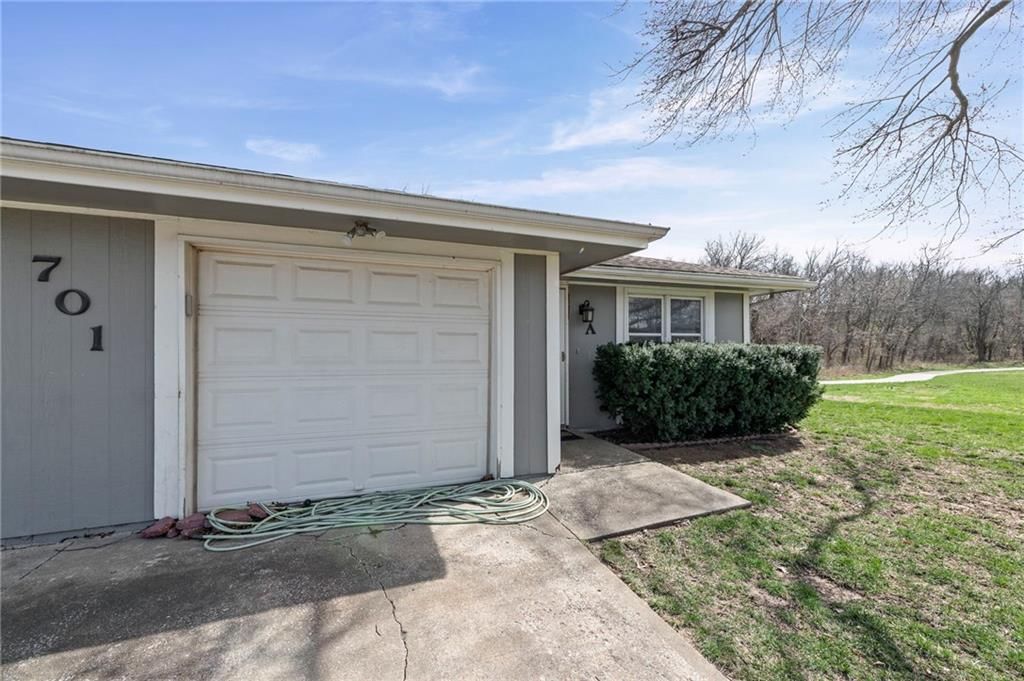 701 NE Banner Drive — photo 38