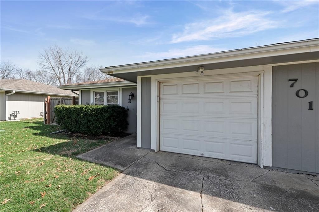 701 NE Banner Drive — photo 39