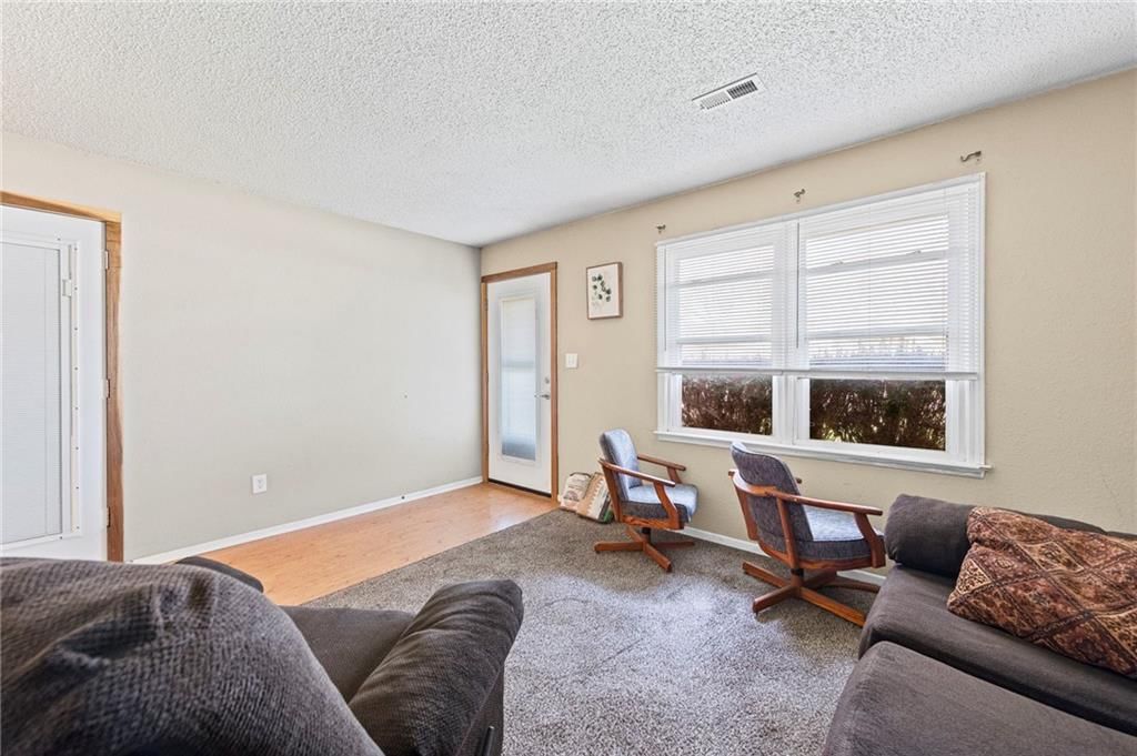 701 NE Banner Drive — photo 45