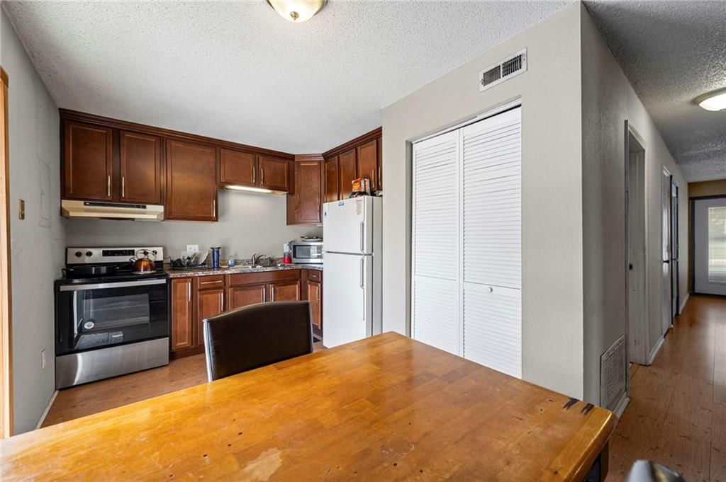 701 NE Banner Drive — photo 47