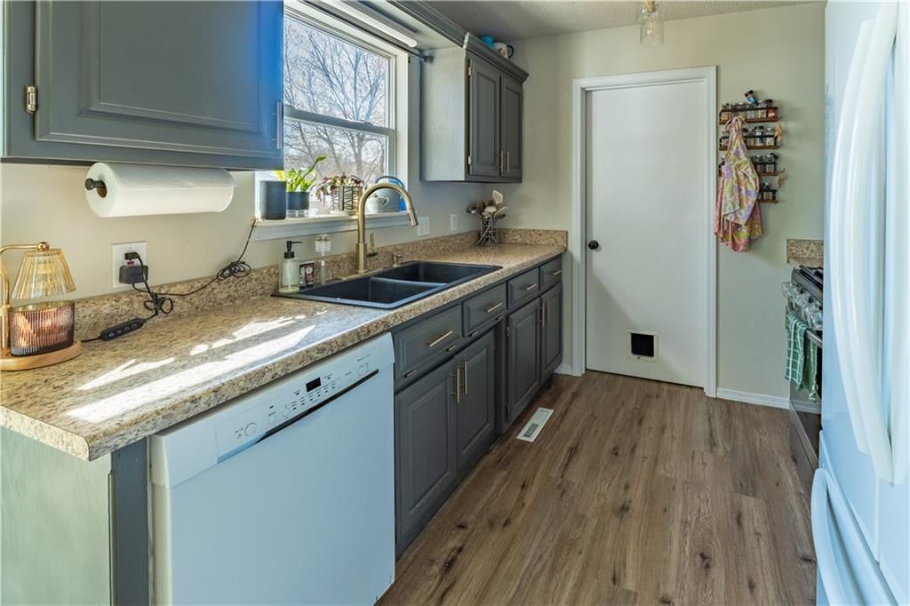 513 Kennedy Street — photo 9