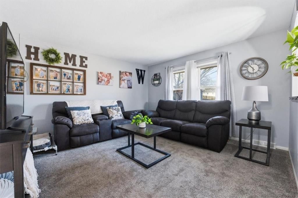 216 S Shrank Avenue — photo 3