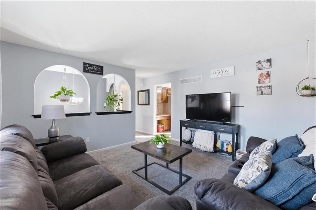 216 S Shrank Avenue — photo 4
