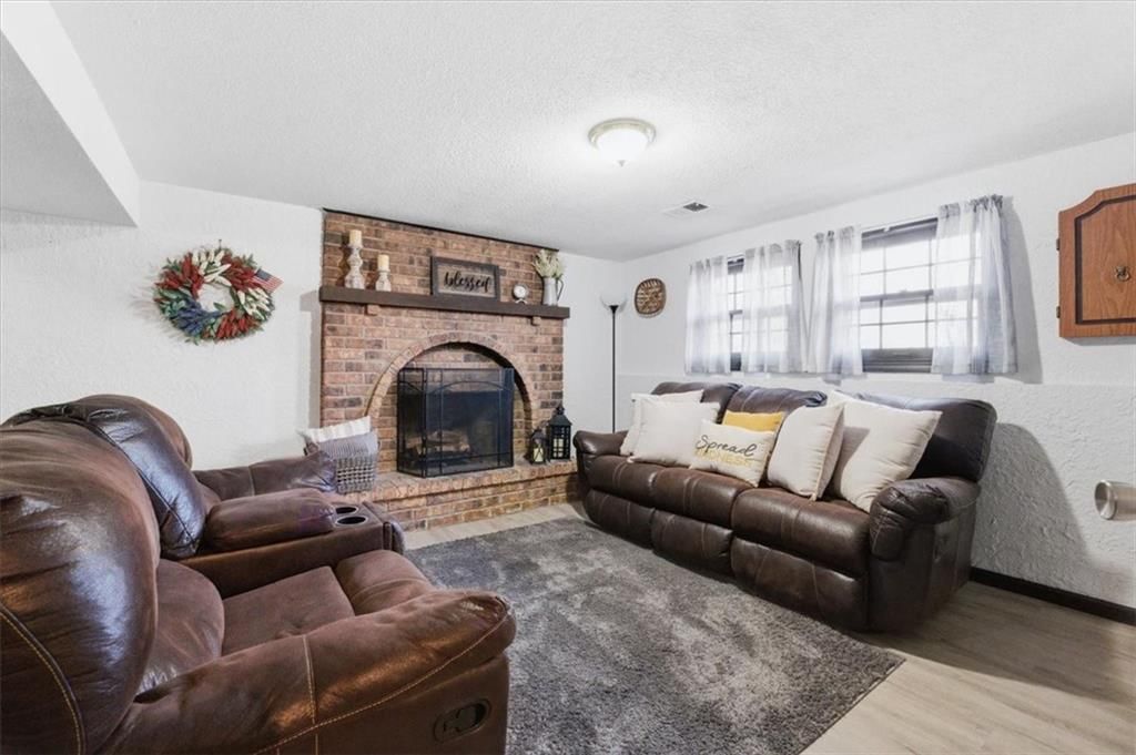 216 S Shrank Avenue — photo 17