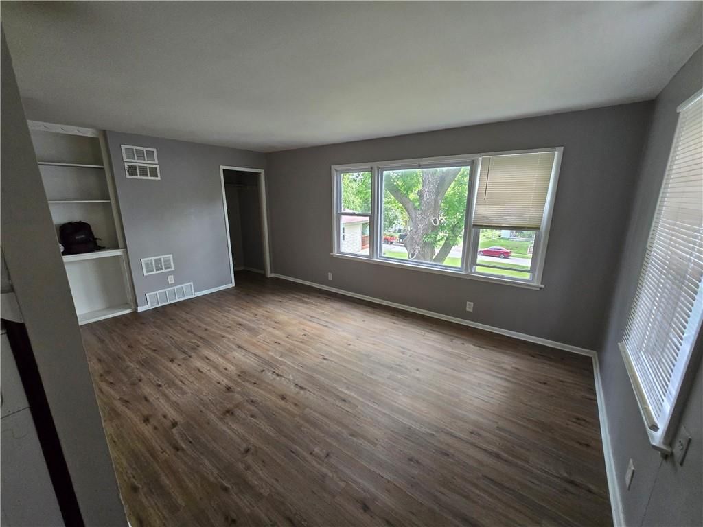 105 S Crysler Avenue — photo 4