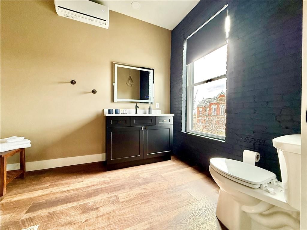 101 E 4th Street — photo 33