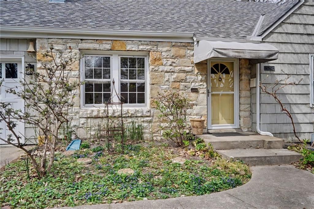 5212 W 57th Terrace — photo 2