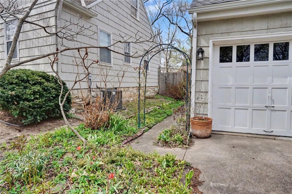 5212 W 57th Terrace — photo 71