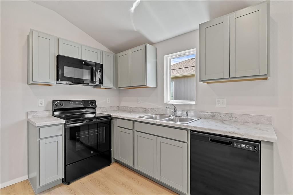 20843 Fairview Street — photo 4