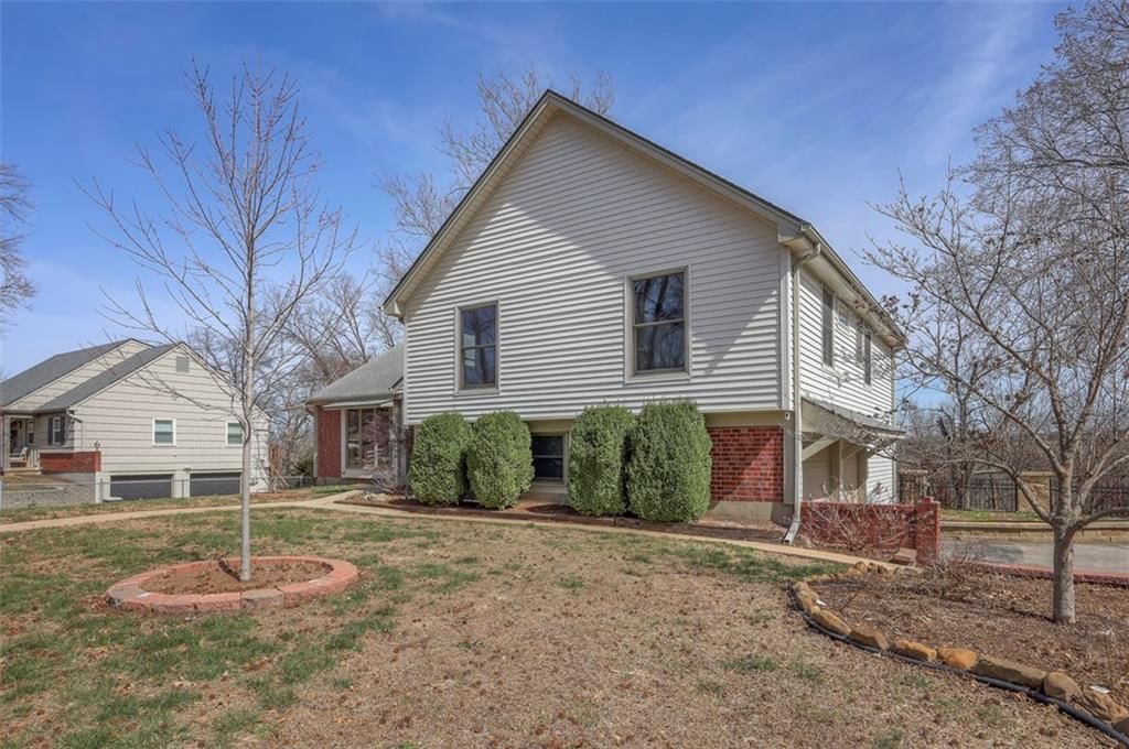 10923 Lydia Avenue — photo 3