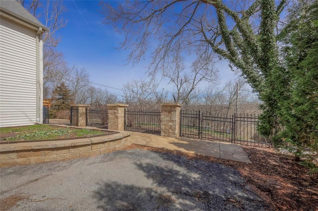 10923 Lydia Avenue — photo 34