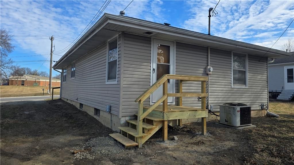 374 Woodrow Street — photo 2
