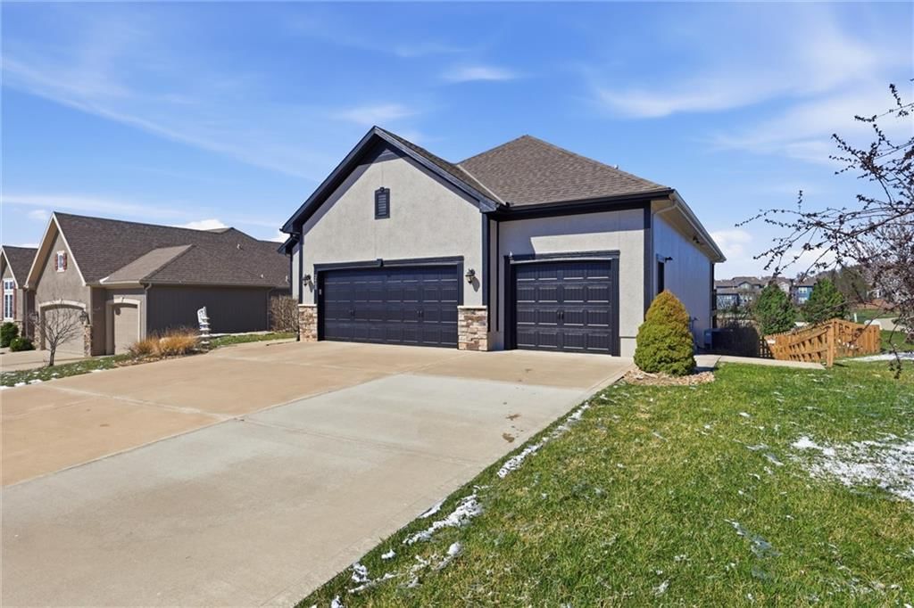 2400 SW River Spring Road — photo 2