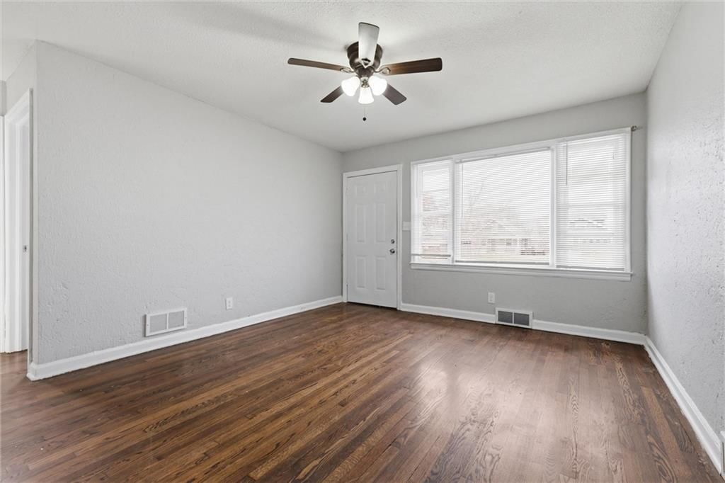 4115 E Linwood Boulevard — photo 7