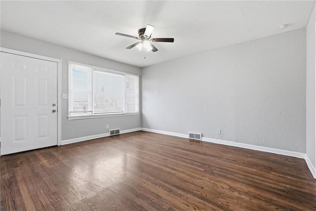 4115 E Linwood Boulevard — photo 8