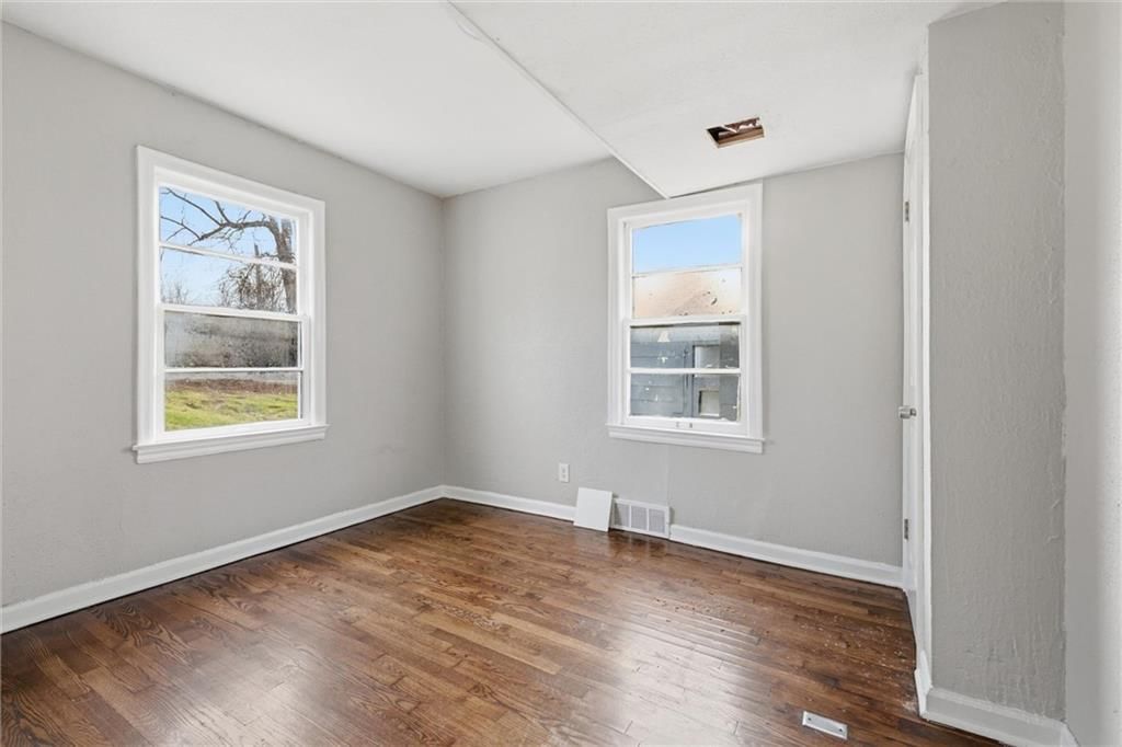 4115 E Linwood Boulevard — photo 17