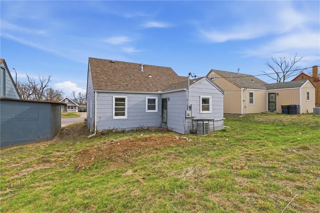 4115 E Linwood Boulevard — photo 27