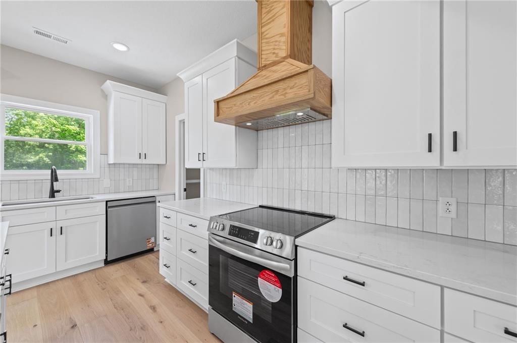 420 N Groat Street — photo 17