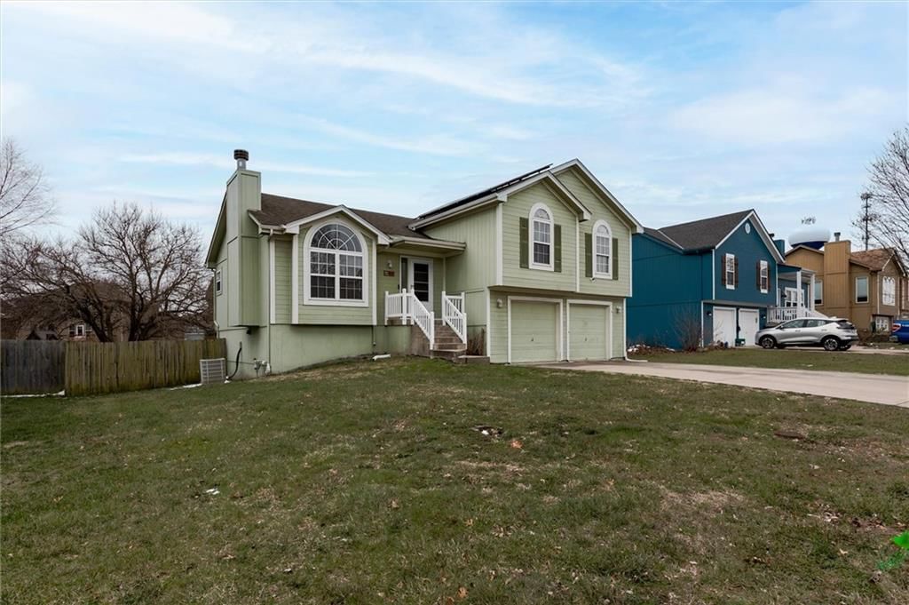 907 SPRUCE Drive — photo 2