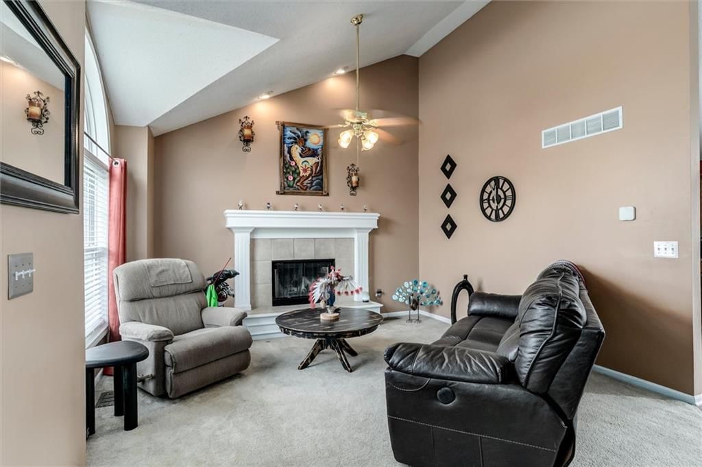 907 SPRUCE Drive — photo 3