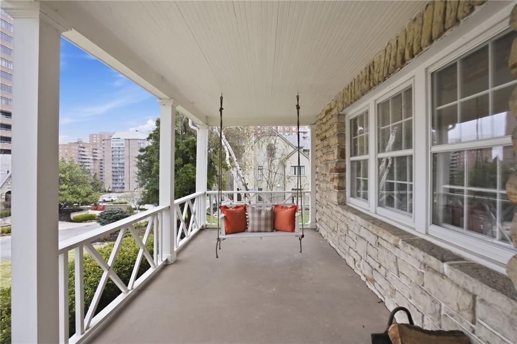 425 W 49th Terrace — photo 4