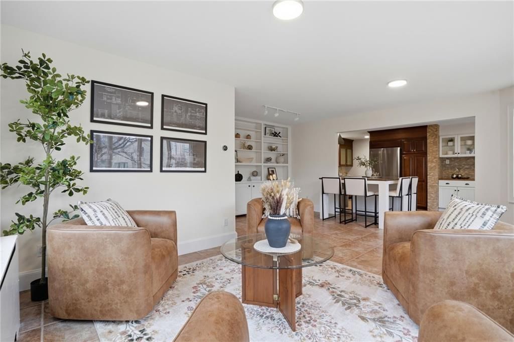 425 W 49th Terrace — photo 13