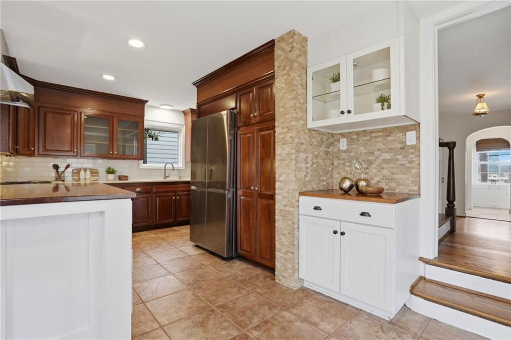 425 W 49th Terrace — photo 19