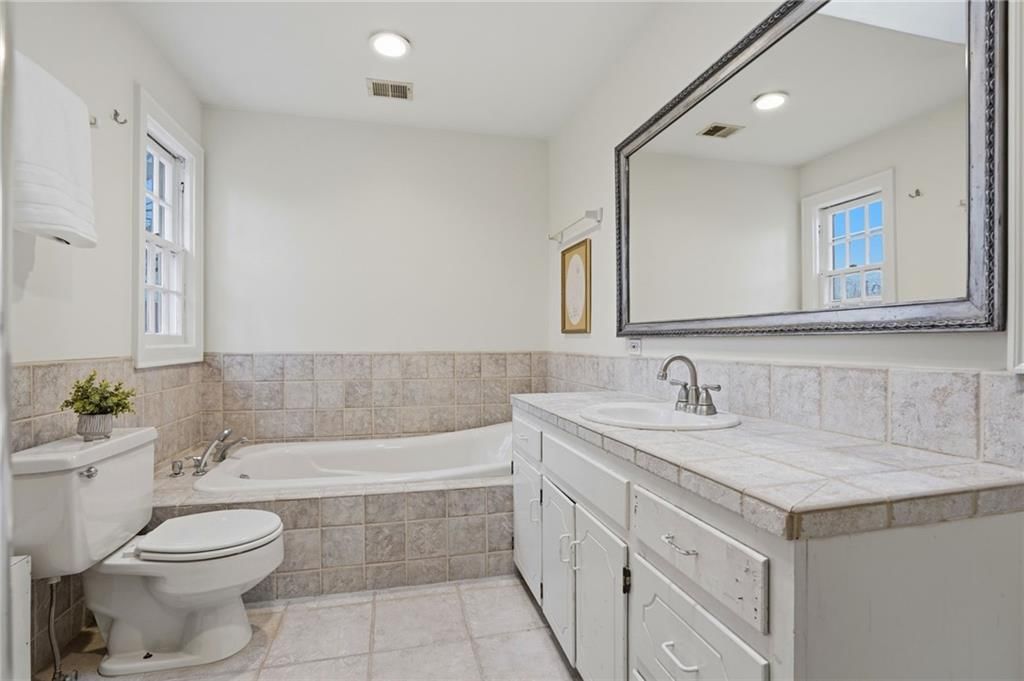 425 W 49th Terrace — photo 26