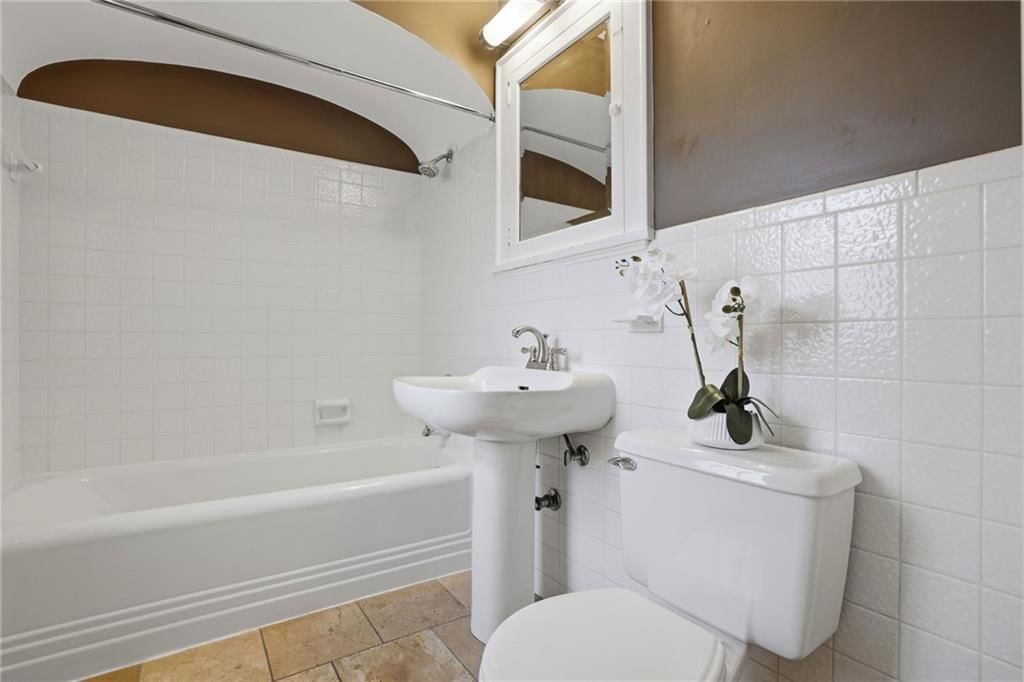 425 W 49th Terrace — photo 35