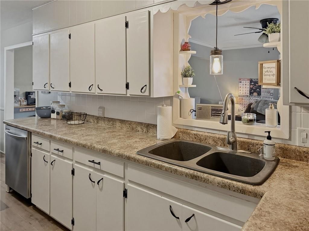 241 Southwest Drive — photo 10