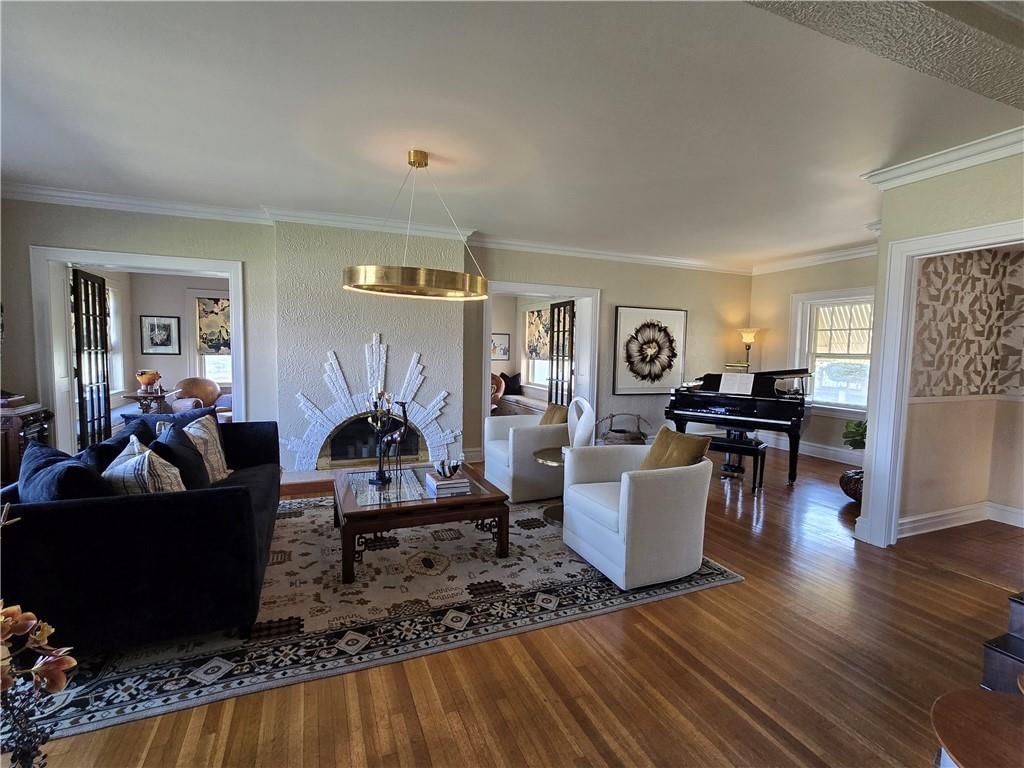 304 W 9th Street — photo 9