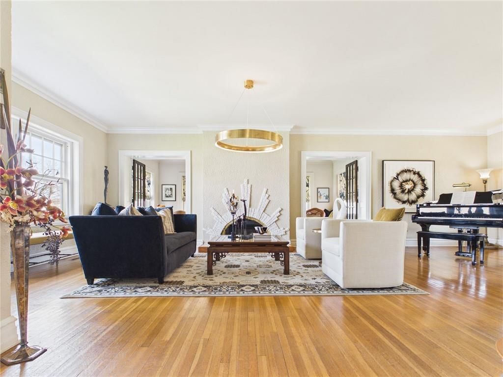 304 W 9th Street — photo 12