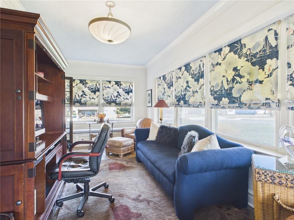 304 W 9th Street — photo 17
